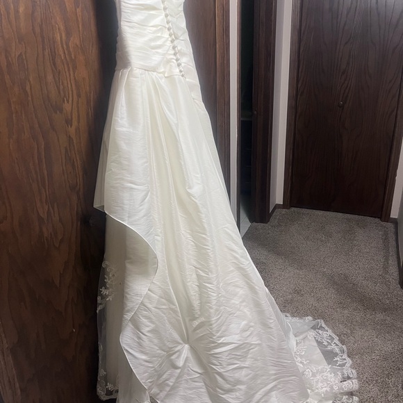 Jasmine Asymmetrical White wedding dress - Picture 11 of 12